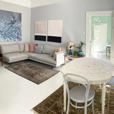 Iso-roba - Perfect Spot In Center, Walk Anywhere Apartment Helsinki
