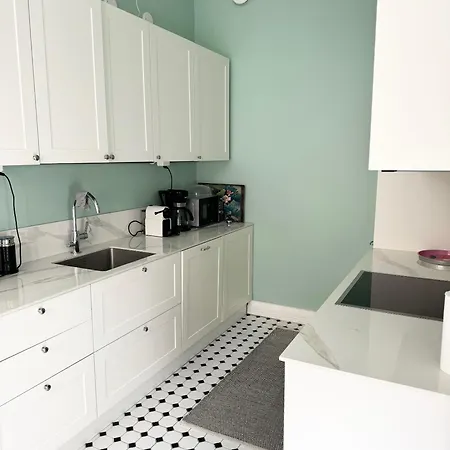 Iso-roba - Perfect Spot In Center, Walk Anywhere Apartment *