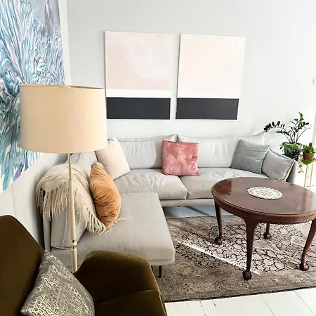 Apartment Iso-roba - Perfect Spot In Center, Walk Anywhere Helsinki